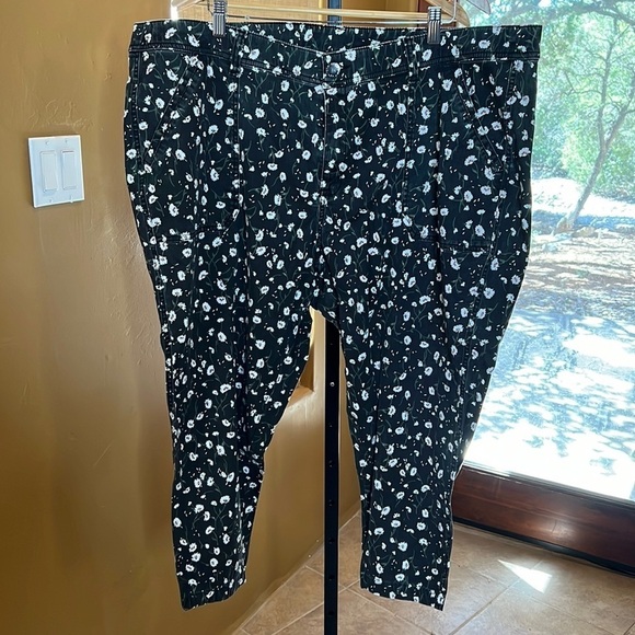 Lane Bryant Black Floral Print Pants Size 28 4X - Picture 1 of 6